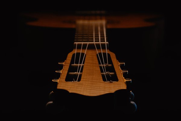 Quelle est l'histoire de l'évolution de la guitare classique ?